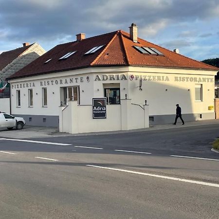 Ristorante Adria Leilighet Gloggnitz Eksteriør bilde